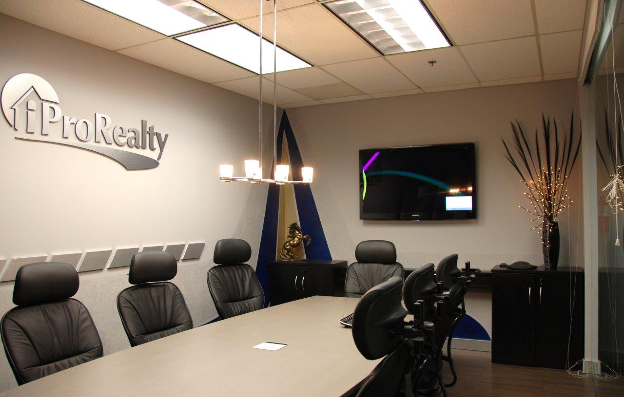 https://www.joinicloud.com/wp-content/uploads/2023/05/mississuga_conference_room.jpg